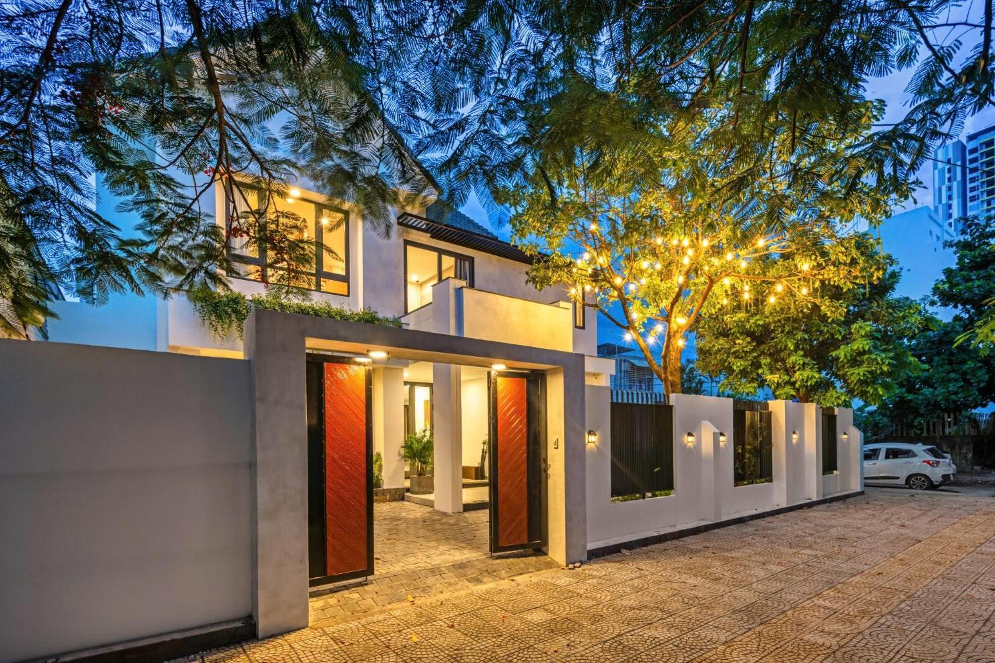 Luxurious 500M Villa, Private Pool, 300M To Beach ダナン市 エクステリア 写真